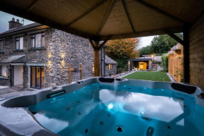 Stunning Detached Lakeland Stone House, Hot Tub